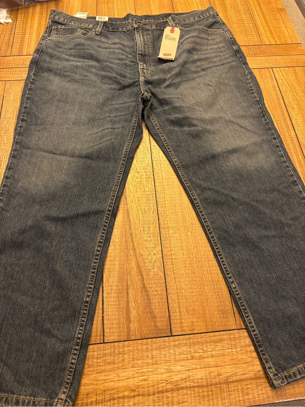 Levi jeans nwt 46x32 relaxed straight fit